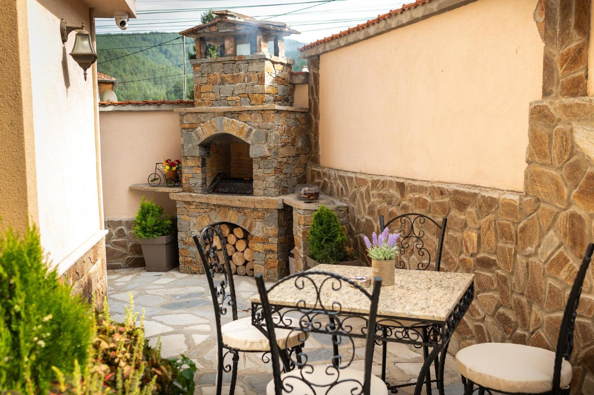 Beluga Guest House Velingrad Esterno foto
