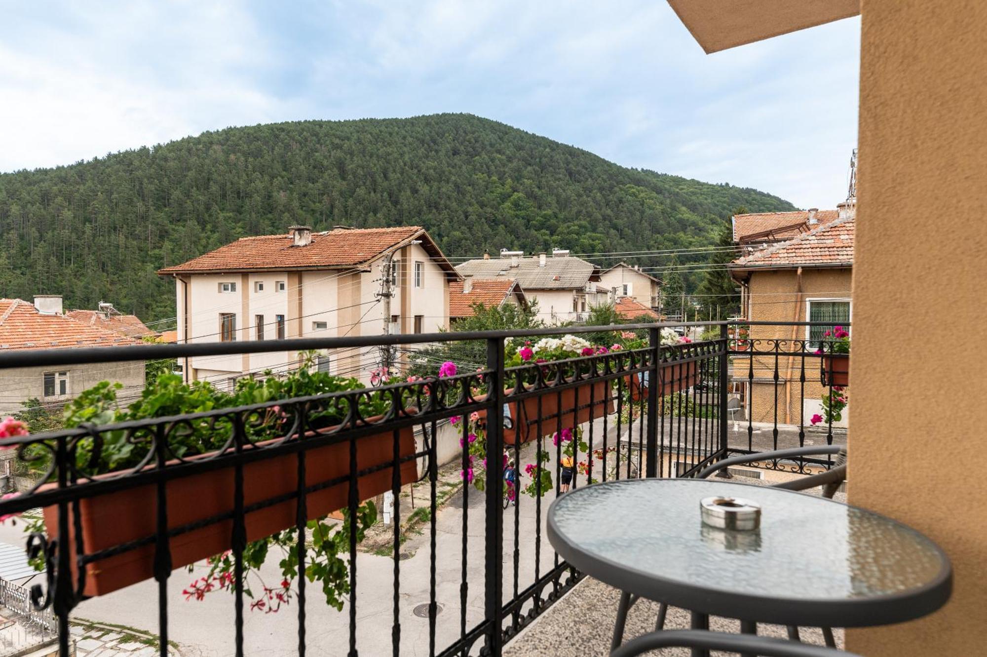Beluga Guest House Velingrad Esterno foto