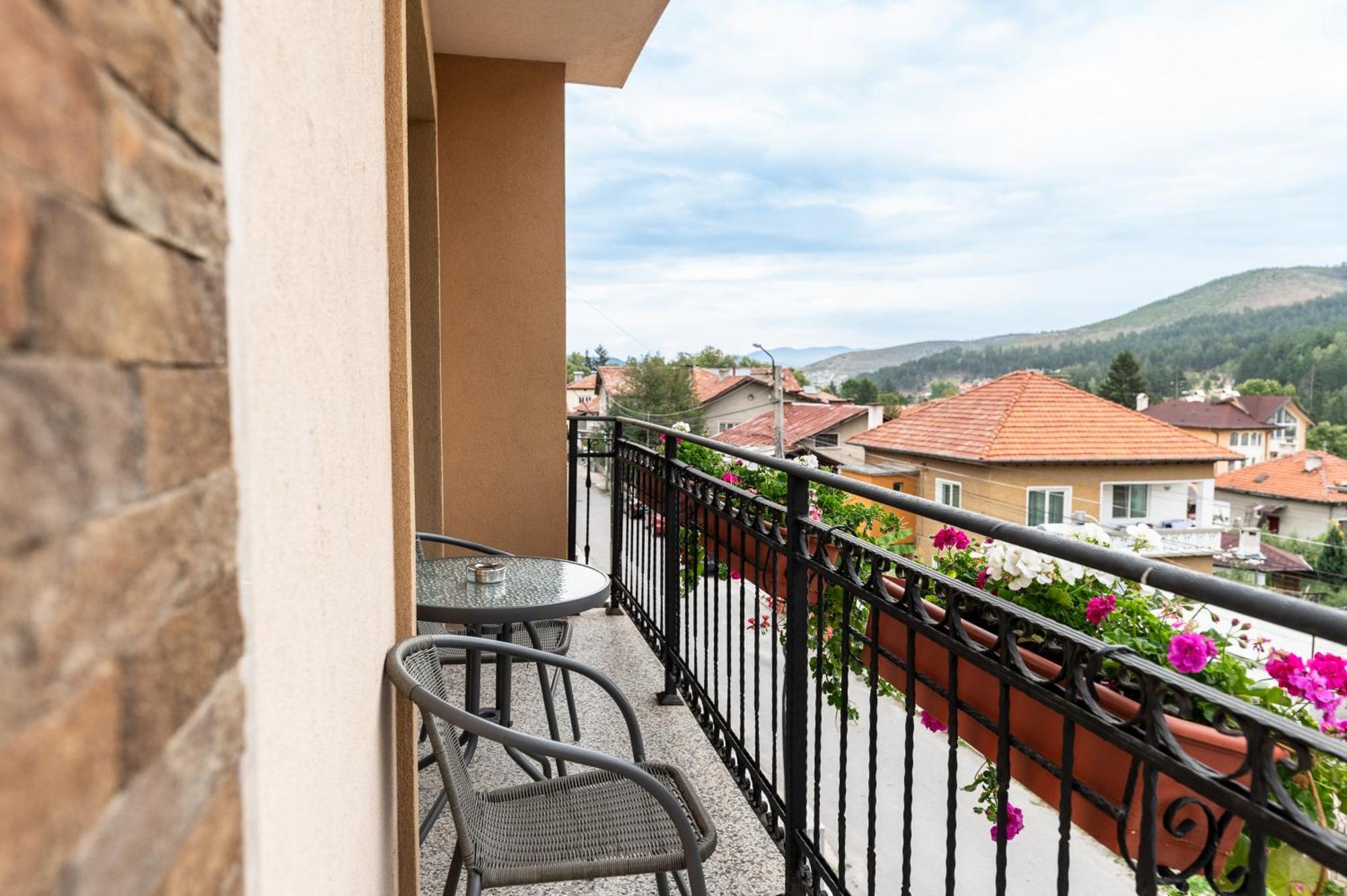 Beluga Guest House Velingrad Esterno foto